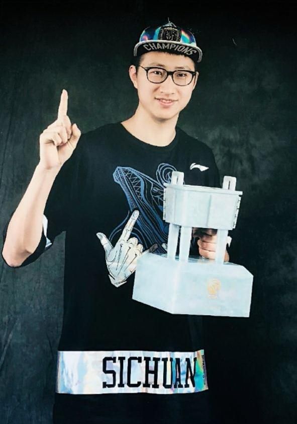 cba史上最强学霸:边拿总冠军边考研,如今是重点大学在编教师|贺晓彬