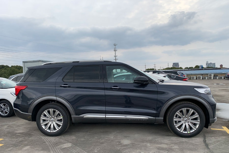 23t10at的中大型7座suv实拍福特探险者