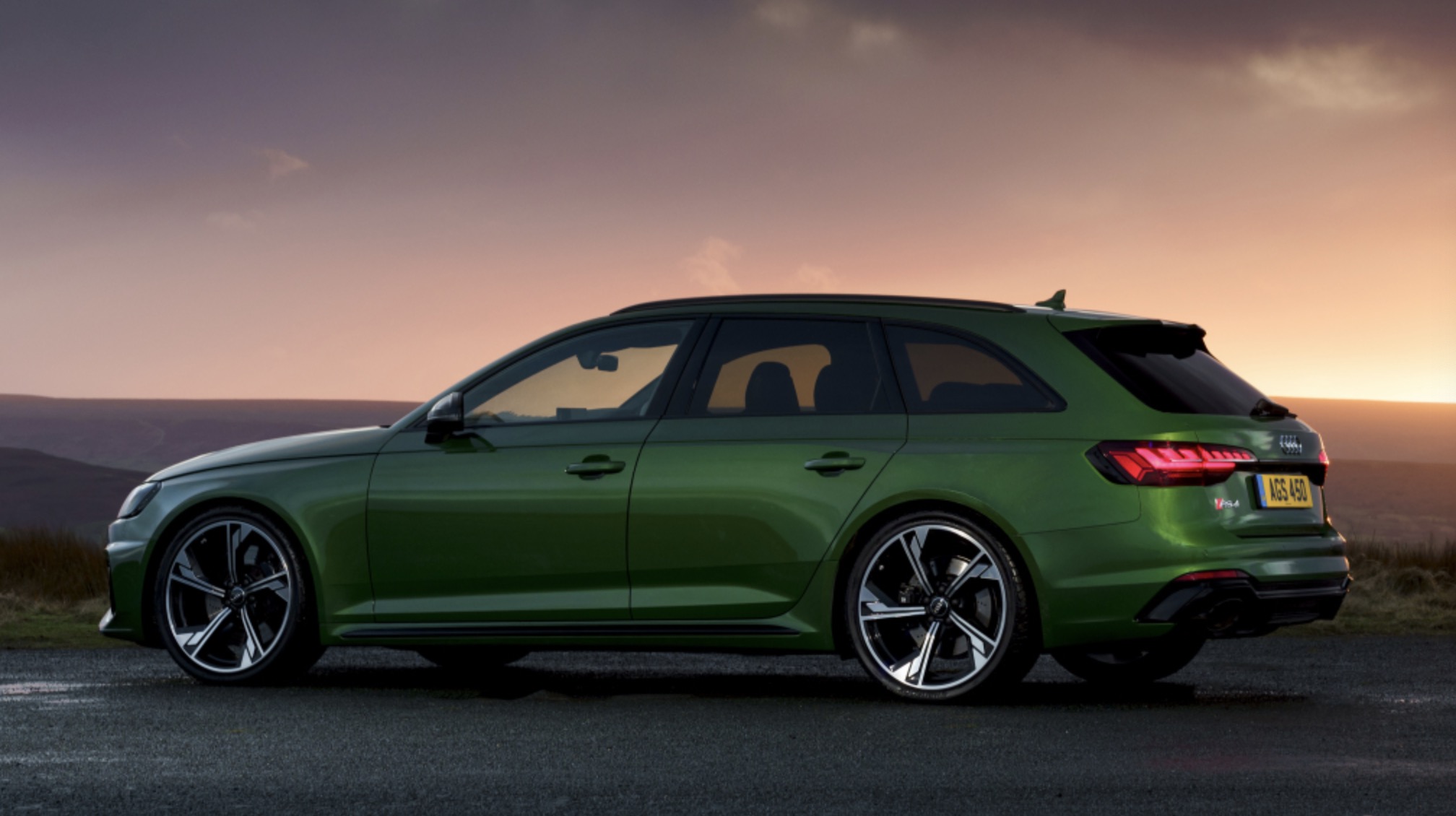 奥迪rs4旅行车一定让国内车迷高潮-新浪汽车