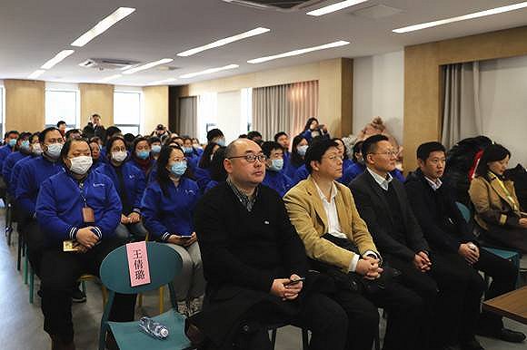 “一网通办”百万老年人智能终端网上行揭开序幕