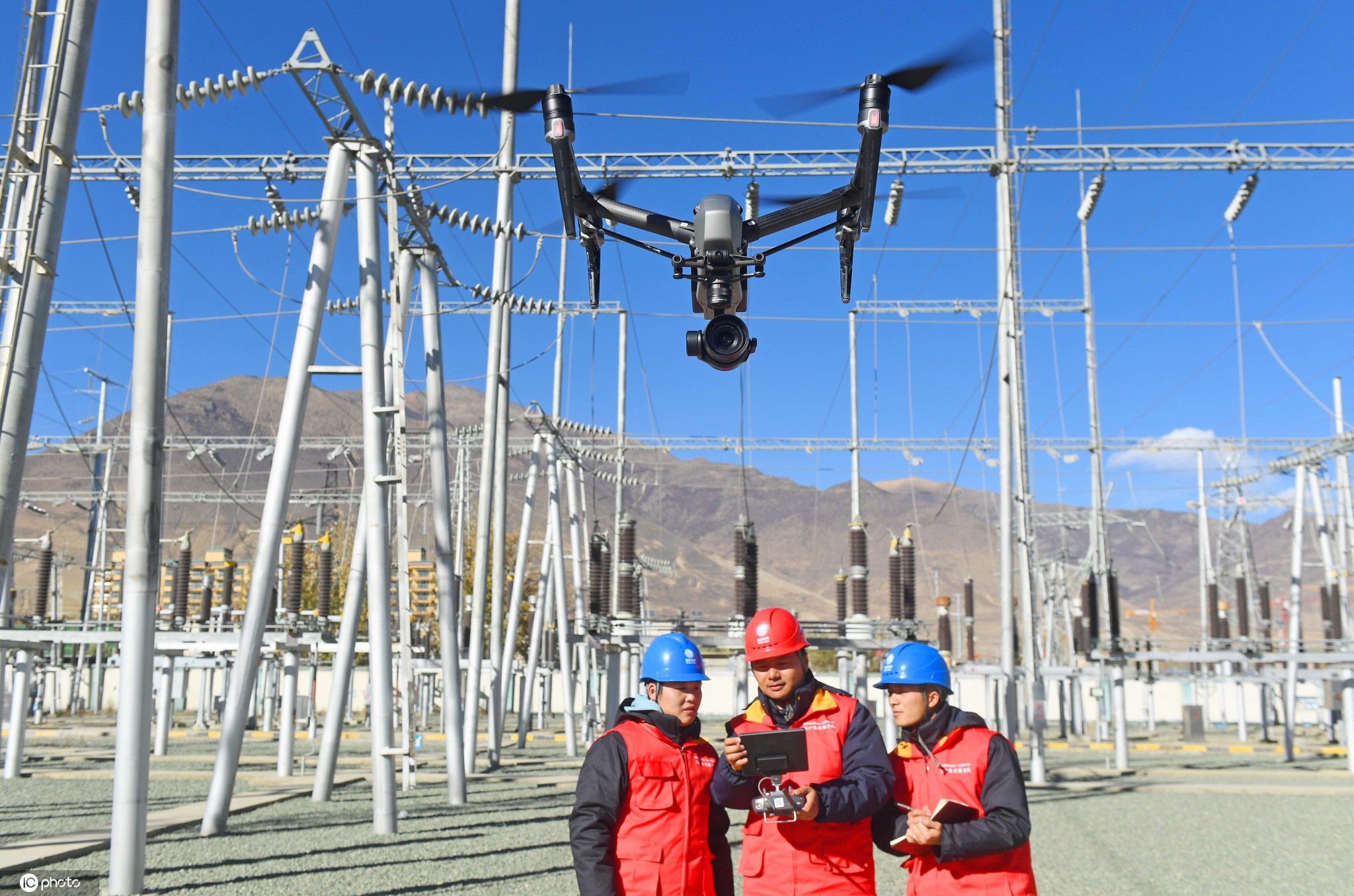 西藏山南首次使用无人机巡线保障高原电网迎峰度冬