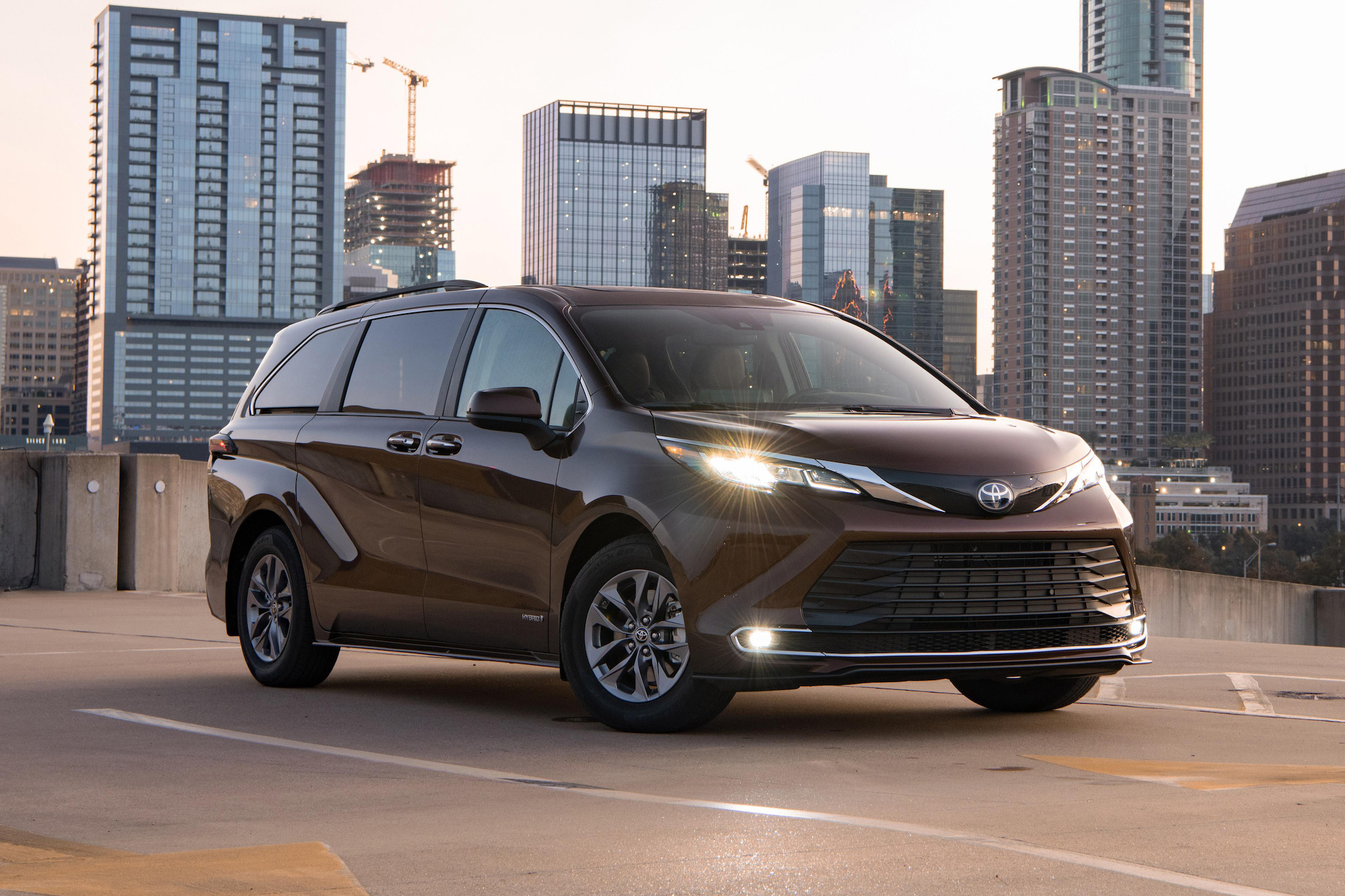 全新丰田sienna实车图曝光预计2022年进行国产