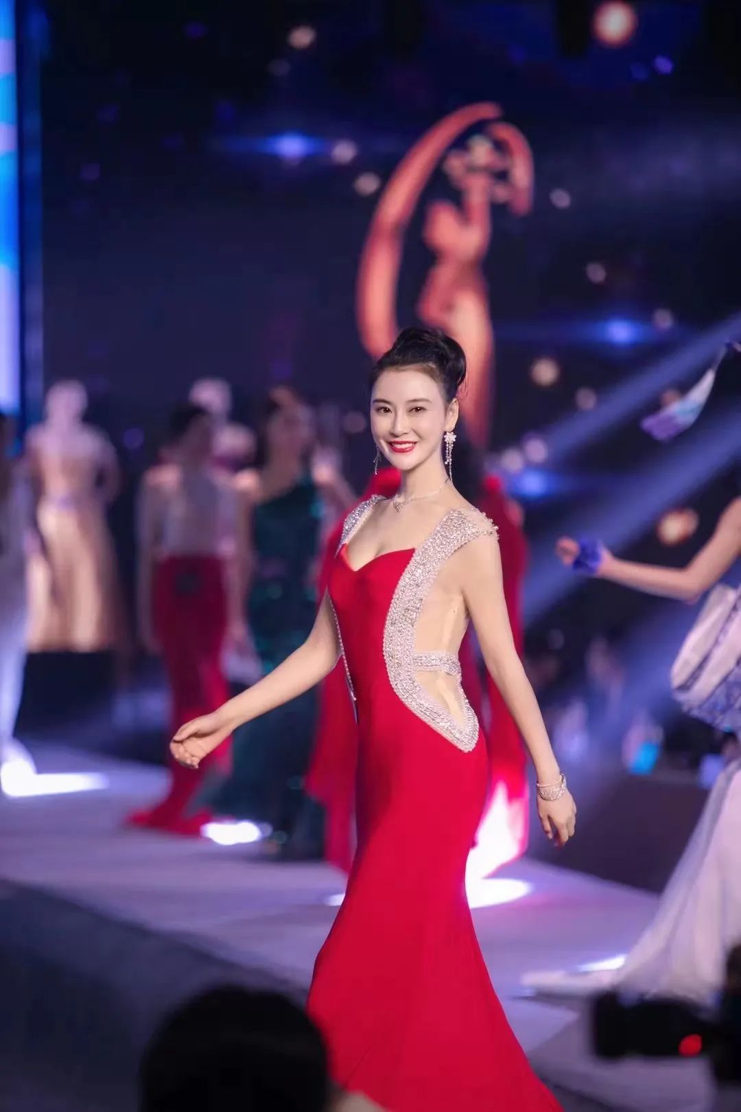 第68届环球小姐中国区大赛总决赛,亚军吴丹万众瞩目