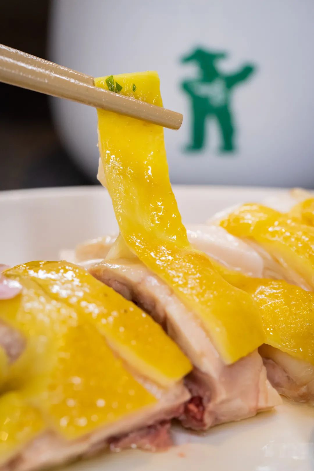 白切清远鸡上桌口水直流!颗颗脆弹,酸辣爽口,拌饭能吃个精光!