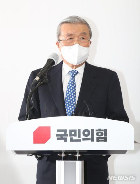 韩国两名前总统双双入狱 最大在野党向国民道歉