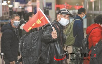 ▲2月20日,广州南站,来莞人员走出车站。疫情期间,吾市始末众栽手段,接回外来务工者