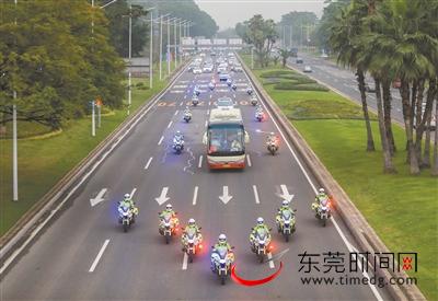 ▲3月20日,吾市支援湖北疫情防控医疗队的第二、第三批队员回到东莞。图为东莞铁骑以最高规格接待铁汉归来