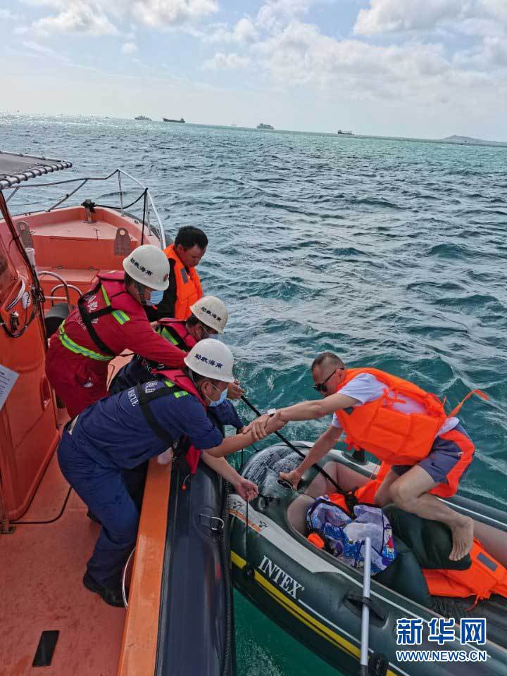南海救助局三亚救助基地成功救援两名游客|南海|三亚|皮筏艇_新浪新闻