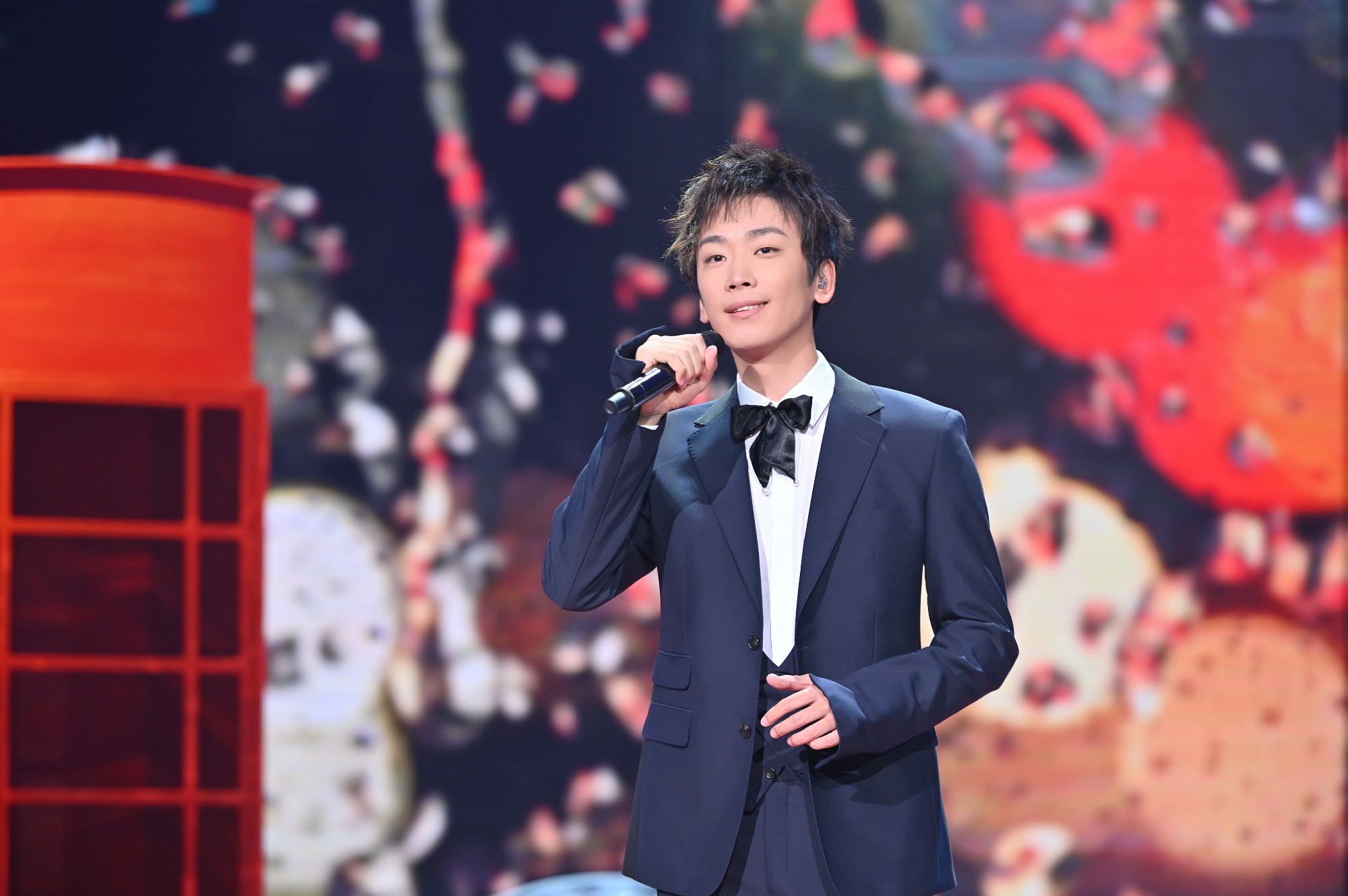 刘瀚之登台《影视留声机》 还原《我的前半生》经典曲目