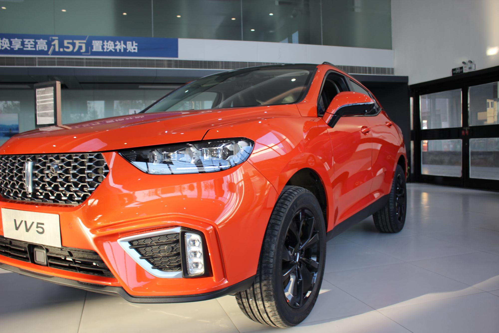魏派又赢了21款vv5到店元气橙配色很大气配全景影像