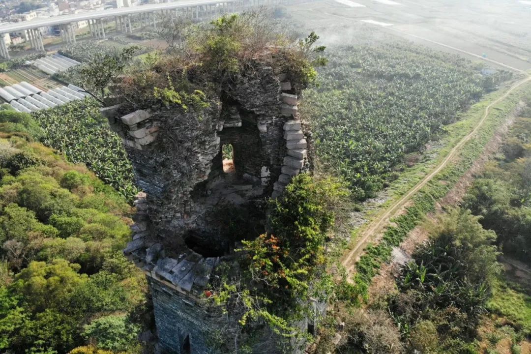 三元塔又称急水塔,位于潮州市潮安江东镇,始建于明万历三十三年(公元