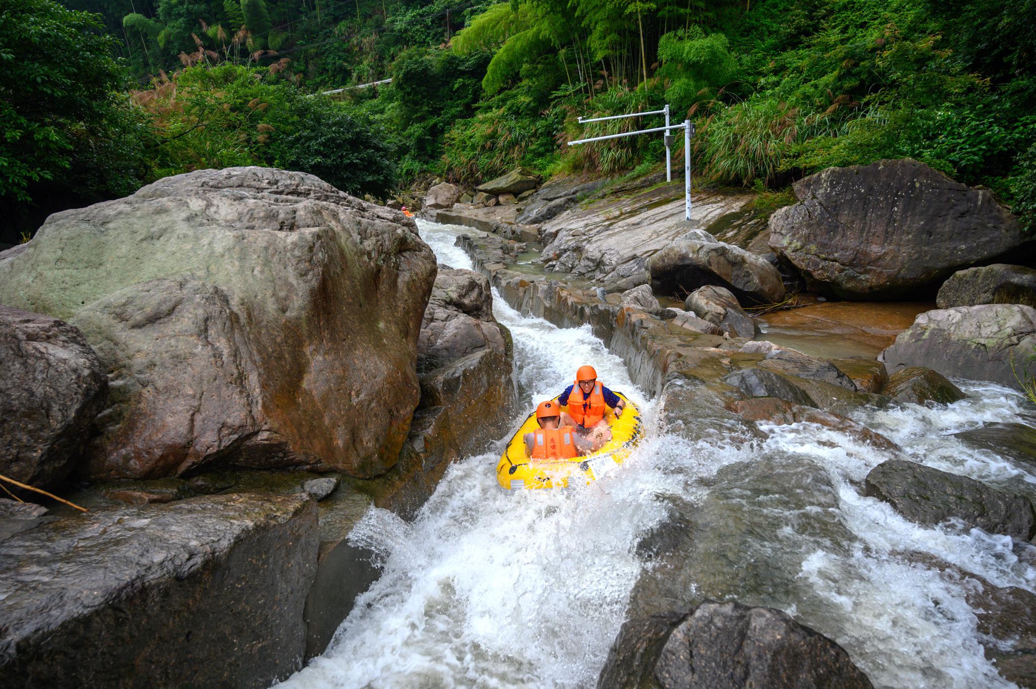 浙江刺激的漂流,长10公里漂流至少90分钟,堪称"华东第一漂"
