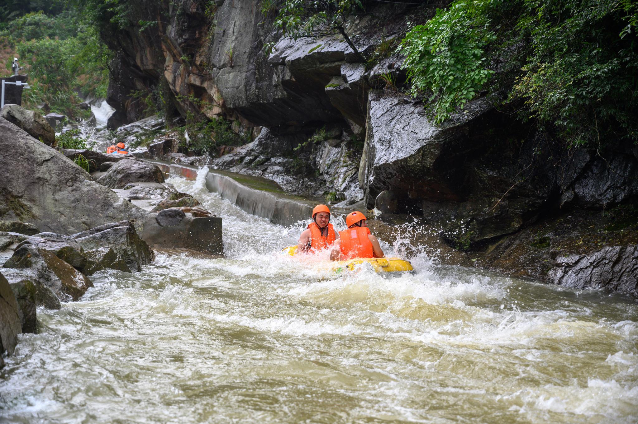 浙江刺激的漂流,长10公里漂流至少90分钟,堪称"华东第一漂"