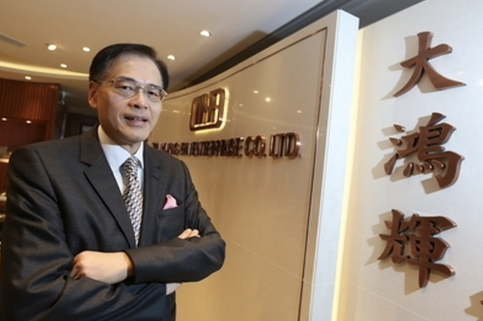 富商梁绍鸿难舍97岁母亲离世靠母亲发家致富照顾20年不曾远行