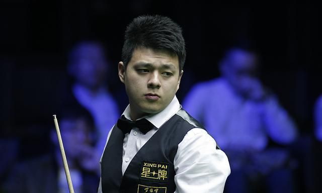 大奖赛鲁宁复仇光头,关键时刻连做斯诺克反败为胜,未来成长可期