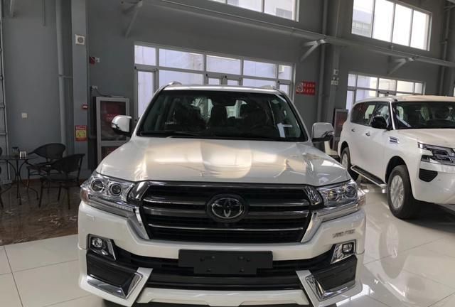 2021款丰田陆巡到港!预售78万,标配坦克转向,比奔驰大g霸气