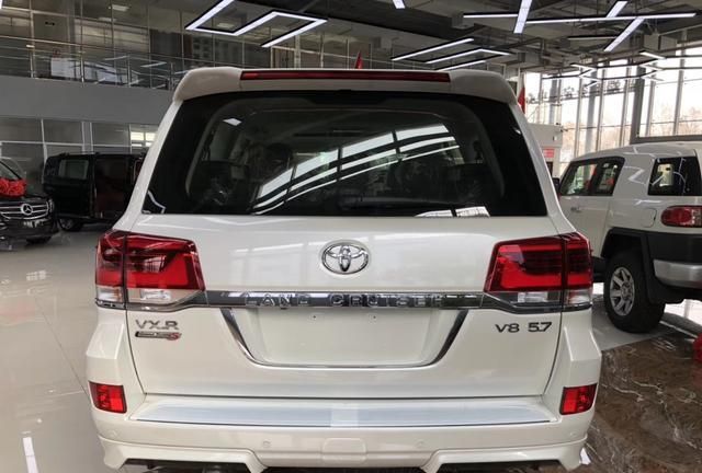 2021款丰田陆巡到港!预售78万,标配坦克转向,比奔驰大g霸气