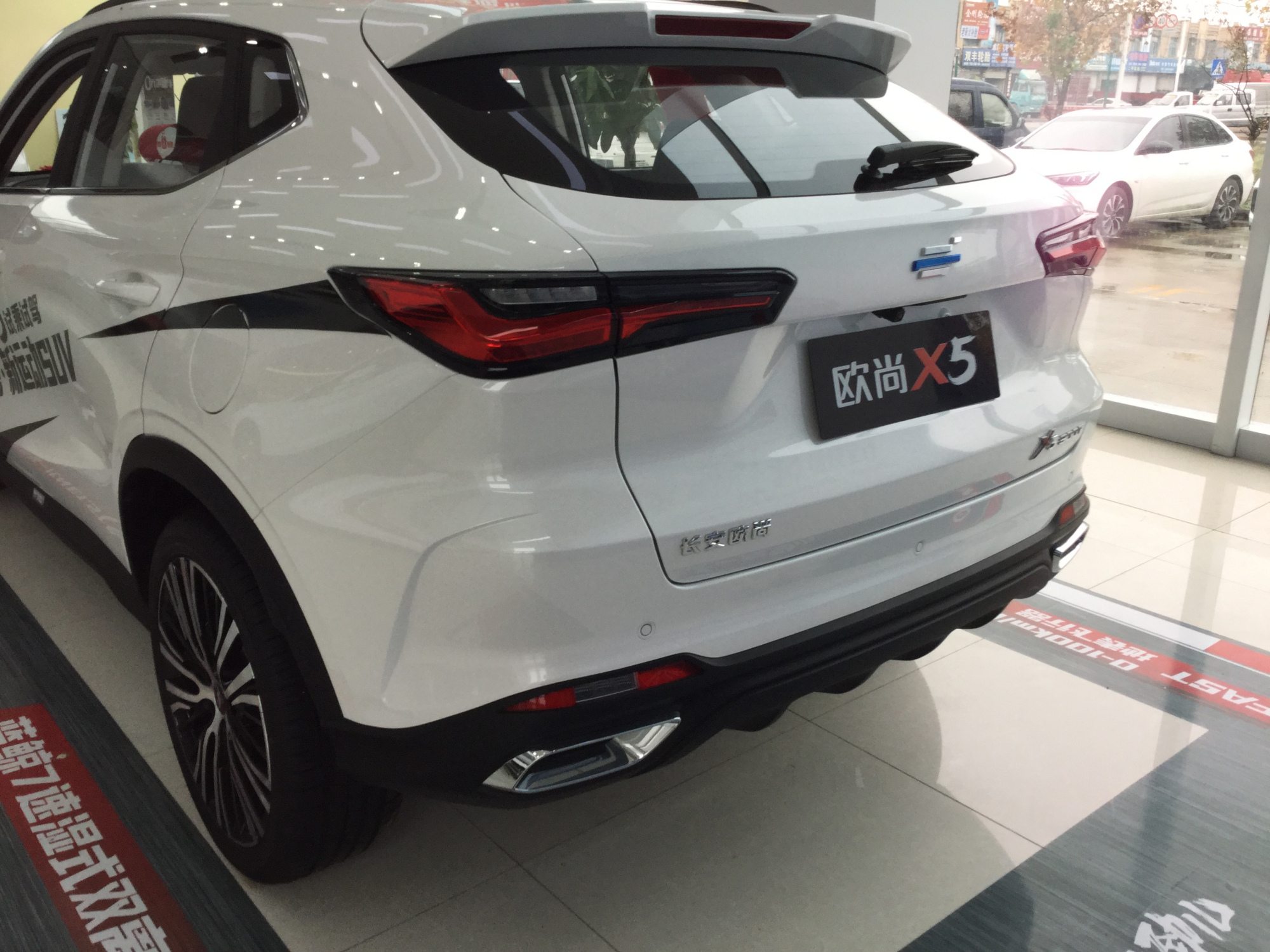 长安欧尚x5到店,前脸"小玛莎",锋芒白很大气,6.99万起-新浪汽车