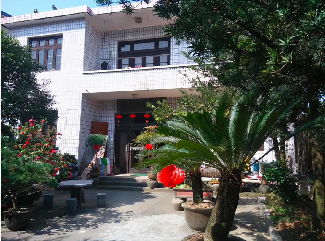 农村俗语"门前不栽树,屋后不开窗"是啥意思?老话还在理吗?