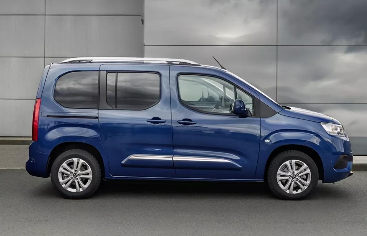 五菱宏光没想到丰田proace亮相配6座布局