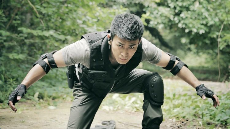 此后,赵荀由于身体原因慢慢退出娱乐圈,与妻子过着平淡的生活.