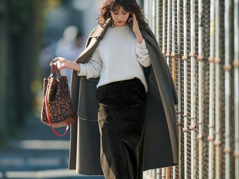 大衣外套里面搭配什么内搭?立马入手这四款,简约保暖又显贵气