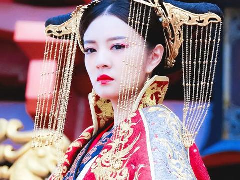 女星穿凤袍林心如窦漪房杨幂扶摇贾静雯武媚娘谁惊艳