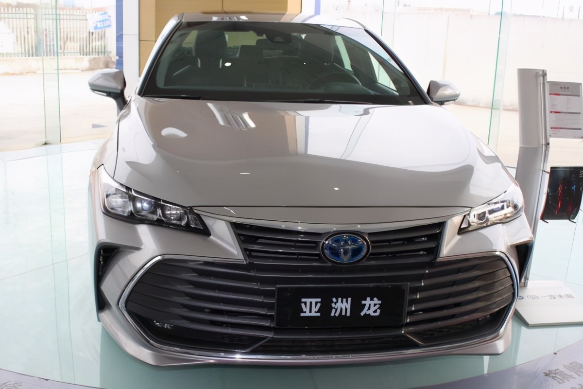 21款亚洲龙到店流光银很大气25l8at配自动驻车