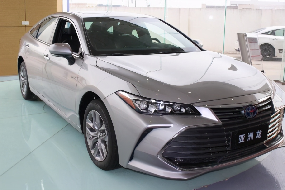 21款亚洲龙到店流光银很大气25l8at配自动驻车