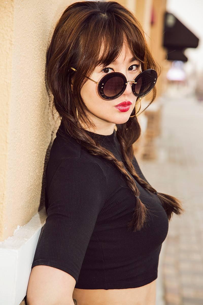 孟瑶穿豹纹短裙太撩人曾是王晶御用女主和富商闪婚生子又离婚