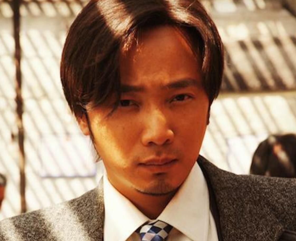 徐峥因一部剧红到现在,女主却因颜值高,如今她逆袭成当红巨星