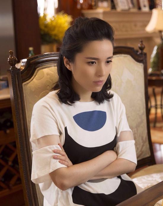 李佳42岁和靳东结婚,一家四口很幸福,这就是嫁给了爱情的模样