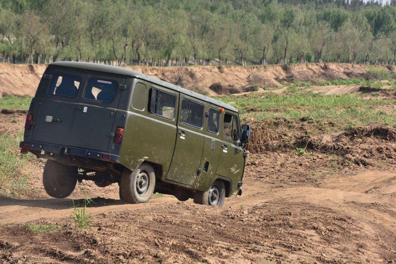 俄罗斯纯进口越野面包车配大g同款四驱瓦滋旅行者16万值吗