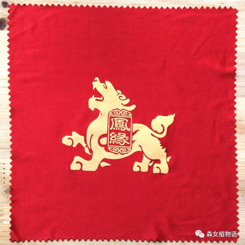 不瞒你说:枕头下放红布辟邪转运 !红布的禁忌