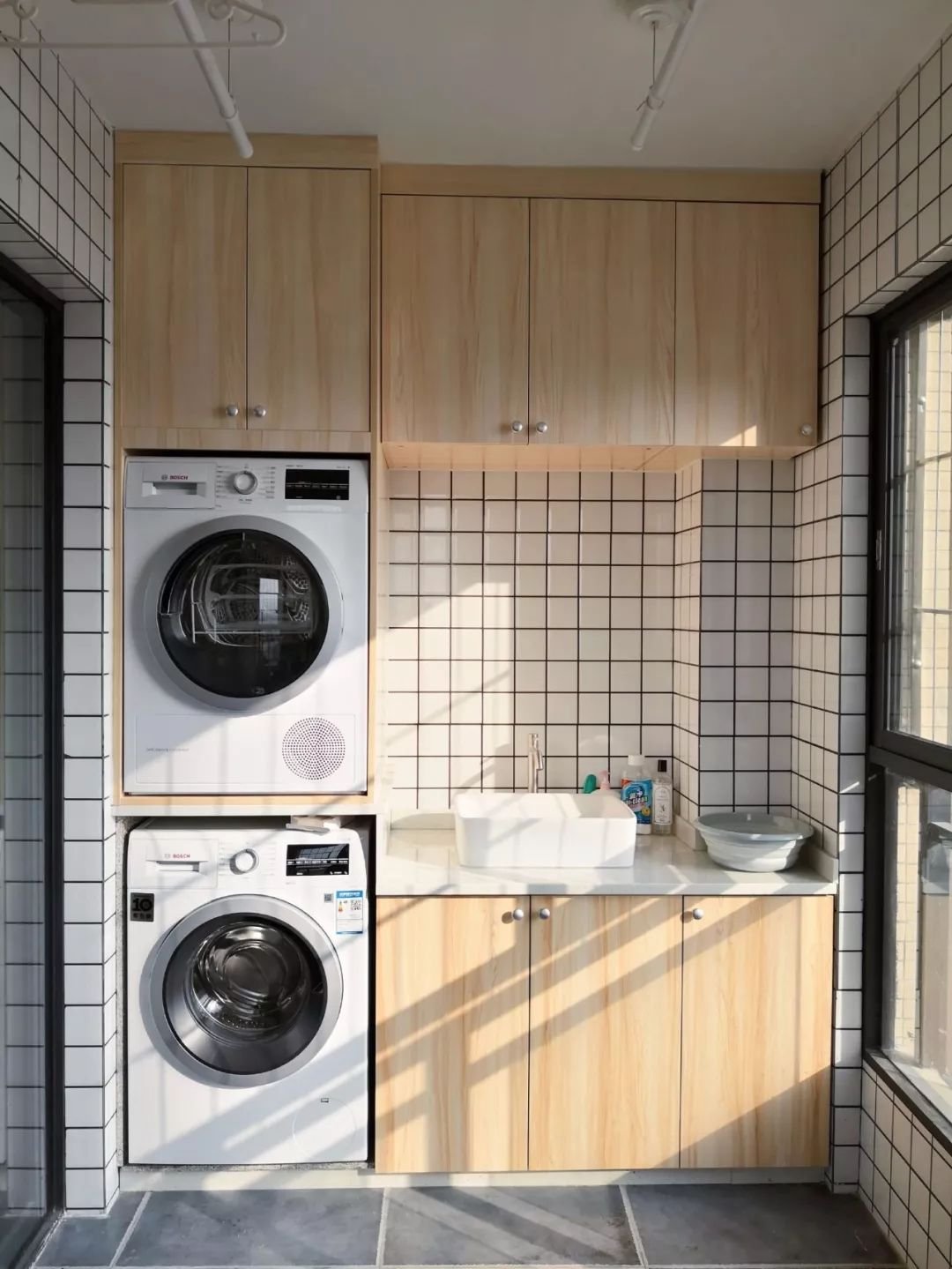 阳台洗衣区这样打造,洗烘晾及收纳功能都可满足休闲区蓝鸢梦想 - Www.slyday.coM