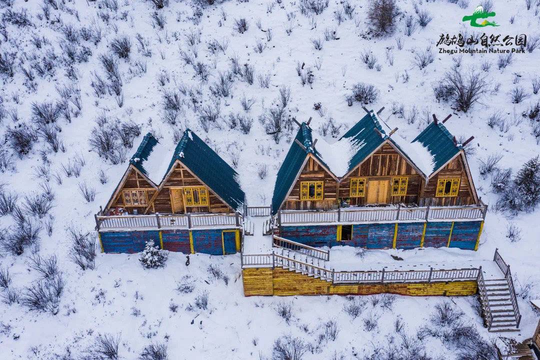 毕棚沟滑雪场毕棚沟滑雪场场地开阔,雪质优良,雪期长久的卓玛滩冰雪