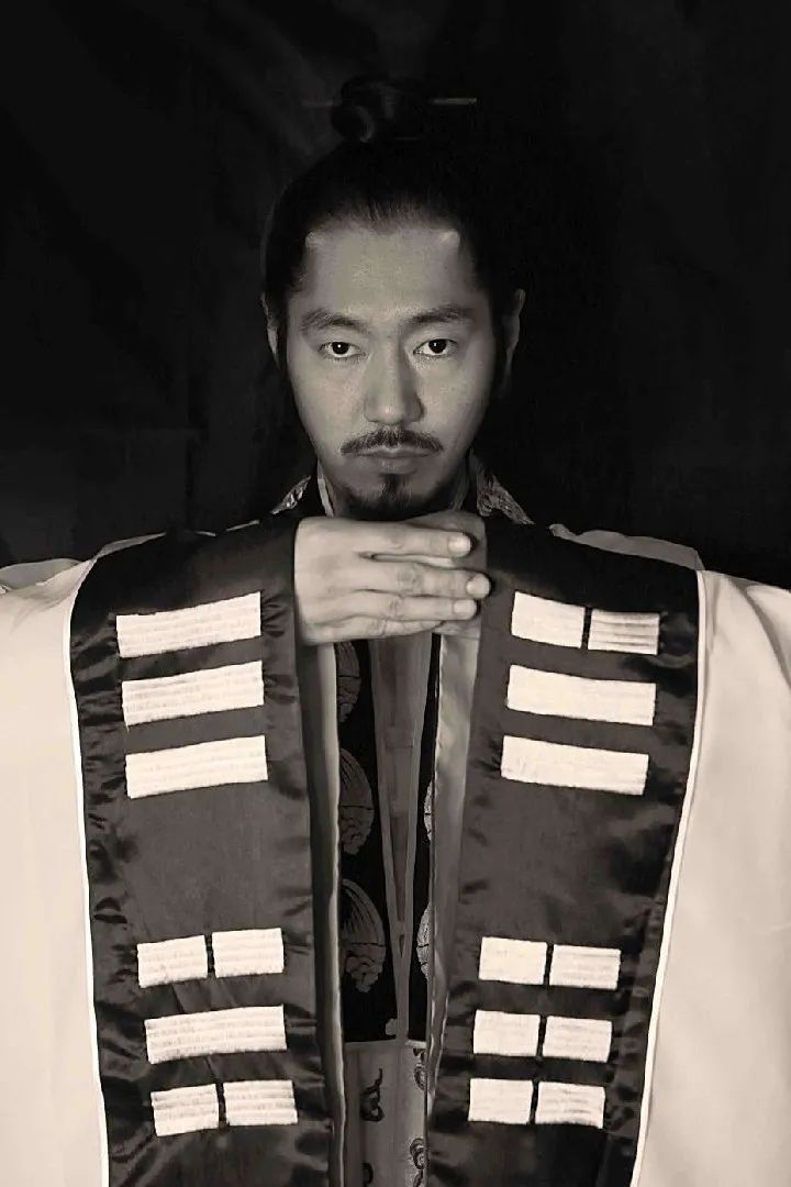 头上有角的道士|ourcity__财经头条