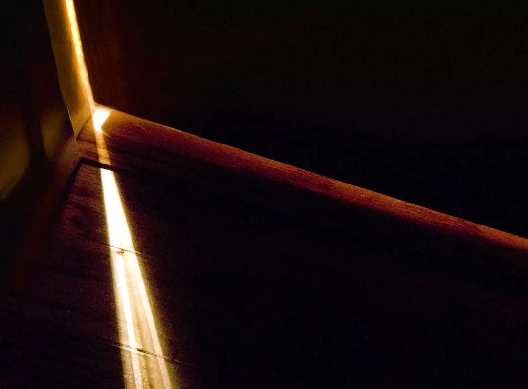 吓人！厦门一女子半夜醒来感觉床在晃，还有脚步声，一个动作救了她休闲区蓝鸢梦想 - Www.slyday.coM