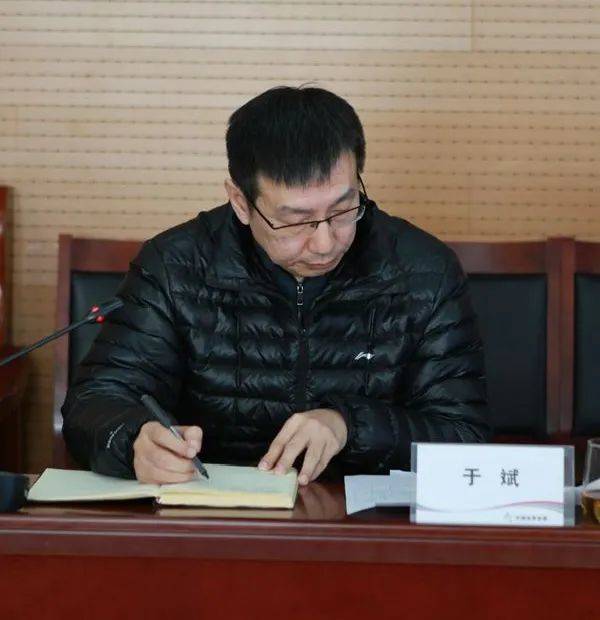 张云海强调,安全工作首先是"一把手"的责任,也是全员责任.