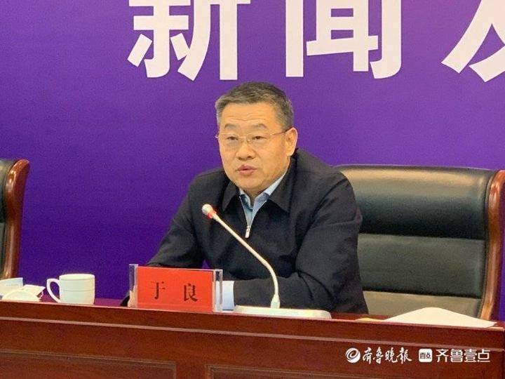 枣庄市人大常委会副主任于良讲话中指出,《枣庄市农村公路条例》的