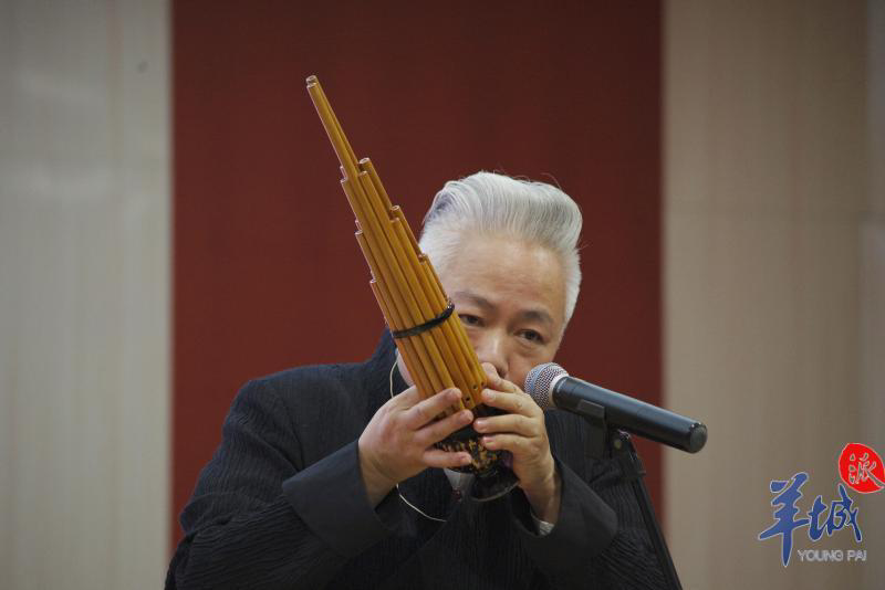 国乐大师方锦龙华附开讲:对传统文化了解得越多,就越自信!|_新浪新闻