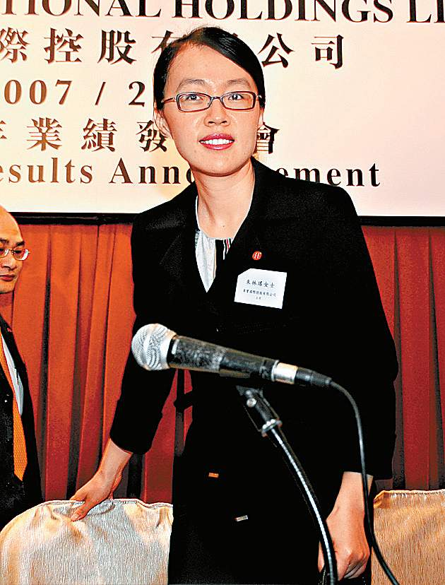 四川辣妹成神秘富豪:丈夫甘居幕后,拥315亿被称"抽水女巫"