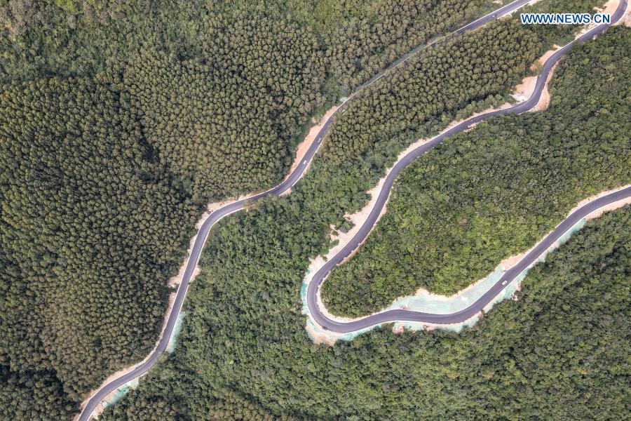 Aerial photo taken on Dec. 16, 2020 shows the mountain road in Jiangbian Township of Dongfang City, south China's Hainan Province. (Xinhua/Zhang Liyun)