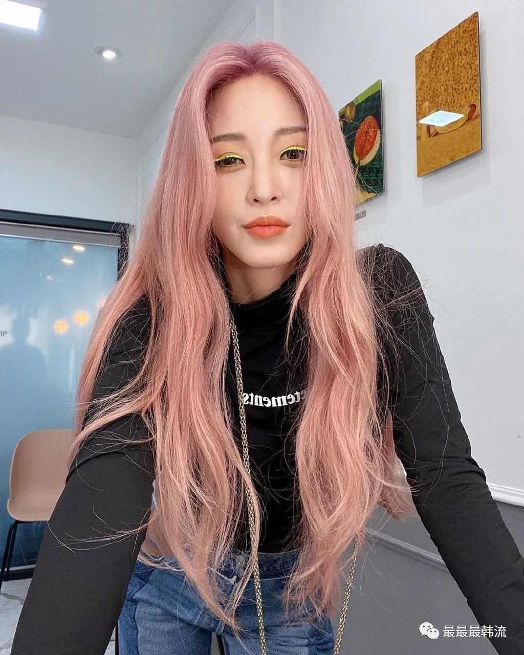 1981年9月18日出生的韩艺瑟,本名是"金艺瑟儿",出生于美国加利福尼亚