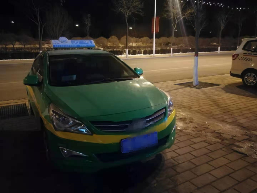 遭遇固原两男一女在出租车上抽烟被劝阻下车后司机竟发现