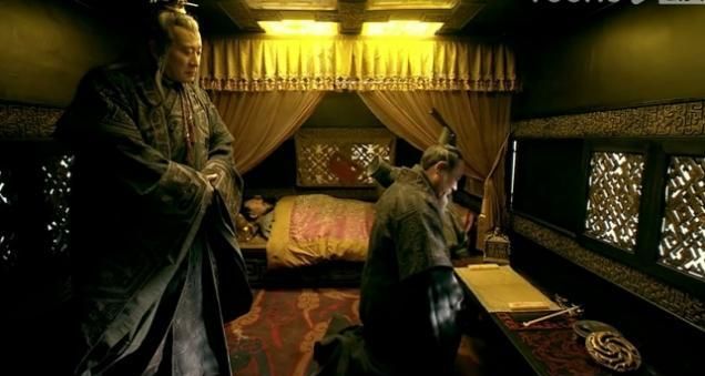 秦始皇死在了出巡的途中,而且死得非常突然,这导致之前并没有公开传位