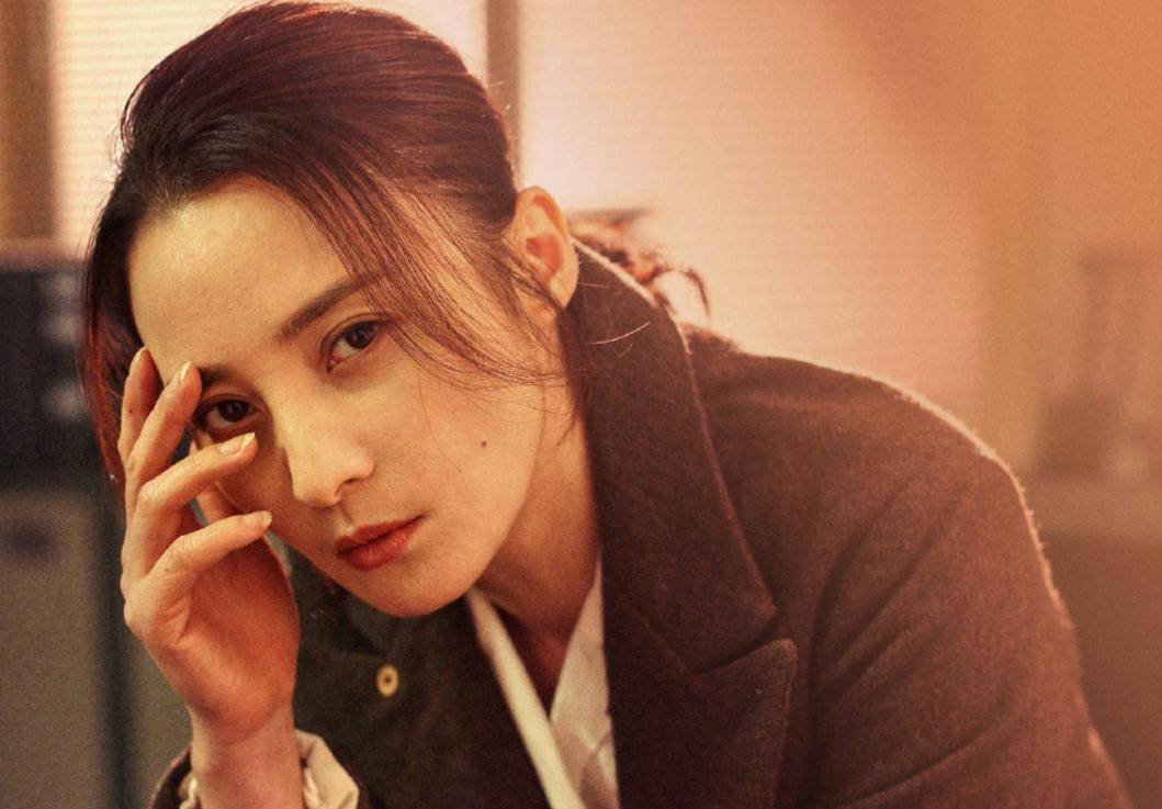 蒋勤勤新剧热播,45岁重新开始无惧年龄危机,被赞比陈建斌更清醒|迷雾