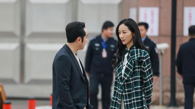 再加上于和伟的背头造型不得不让人想起,曾经火遍大江南北的经典造型