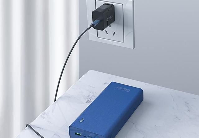 30000mah容量的orico移动电源通通喂饱你所有的电子设备