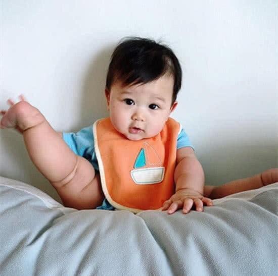 小泡芙小时候眼睛大一点更可爱了和咘咘眼睛可以抗衡的是他们了